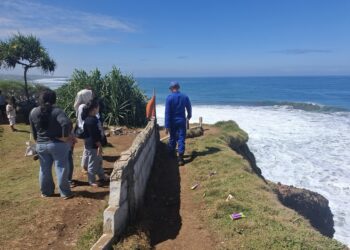 3 Wisatawan Digulung Ombak Pantai Puncak Guha, 2 Di Antaranya Dalam Pencarian