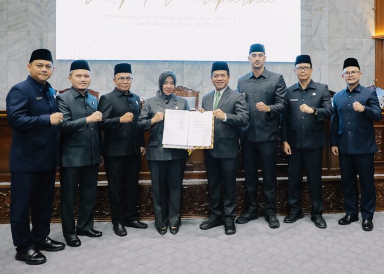 APBD Perubahan 2025 Disetujui DPRD, Bupati Bandung: Semoga Bermanfaat Bagi Masyarakat