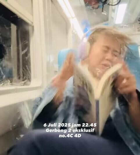 Viral! Video Perempuan Sedang Santai di Kereta Tiba-tiba Ada Lemparan Batu yang Pecahkan Kaca