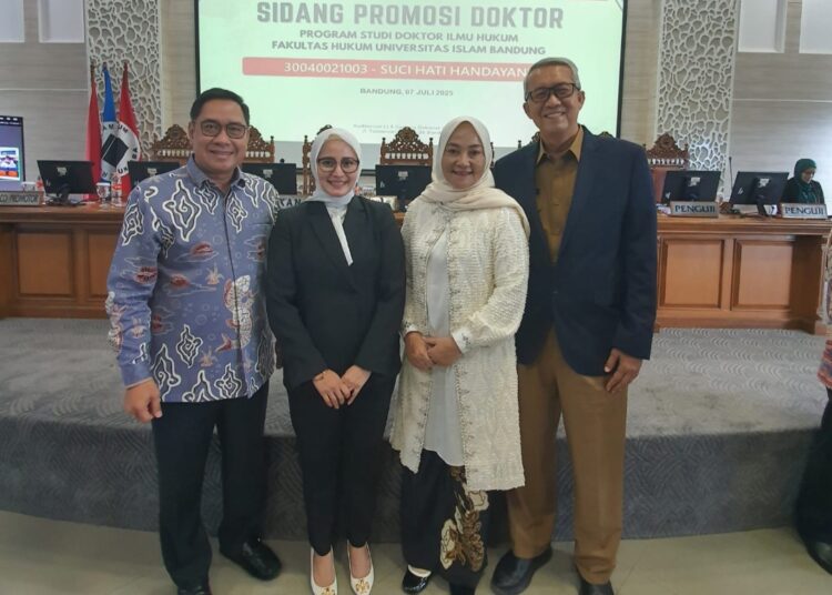 Suci Hati Handayani Raih Gelar Doktor Hukum di Unisba