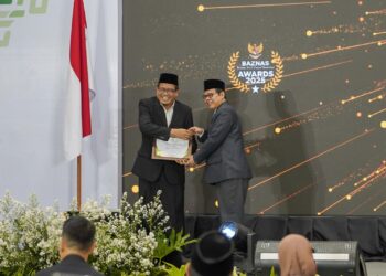 IZI Raih Penghargaan BAZNAS Awards 2025 Kategori LAZ Nasional Pengentasan Kemiskinan Standar HK Terbaik