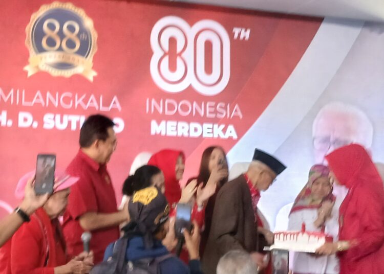 Pendiri Pasar Caringin Berusia 88 Tahun, Walikota Farhan: Inspirasi Kepemimpinan dan Ekonomi Kerakyatan