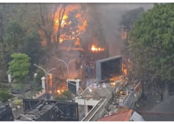Ricuh Demo Ojol di Bandung, Bangunan Milik MPR RI Hangus Terbakar