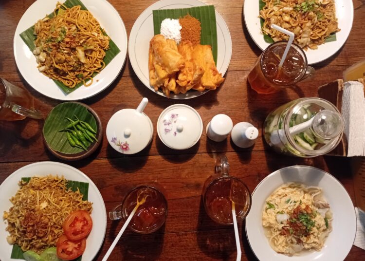 Gak Perlu Pergi Jauh! Bandung Punya Spot Kuliner Rasa Jogja yang Otentik Banget