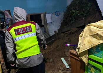 Tragis, Bocah Tewas Tertimbun Longsor Saat Tidur dengan Ibunya di Banjarwangi Garut