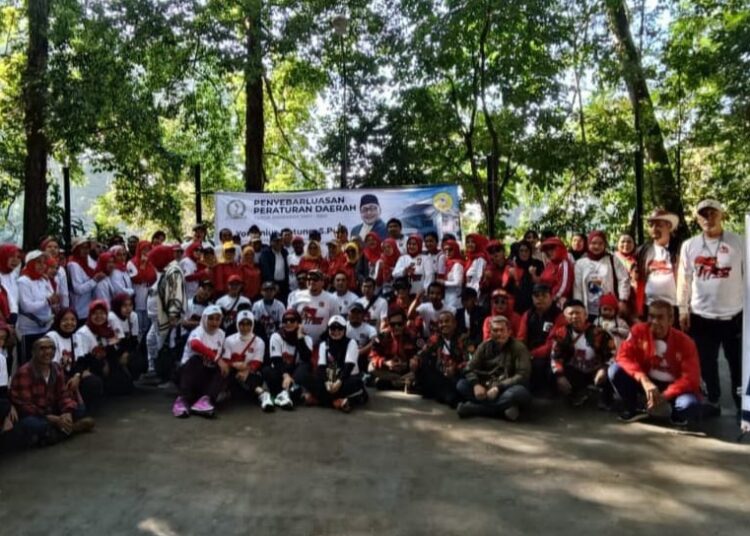 Peringati Hari Kemerdekaan, Kader SOKSI Jabar Seru-seruan di Tahura Dago Sambil Sosialisasi Perda