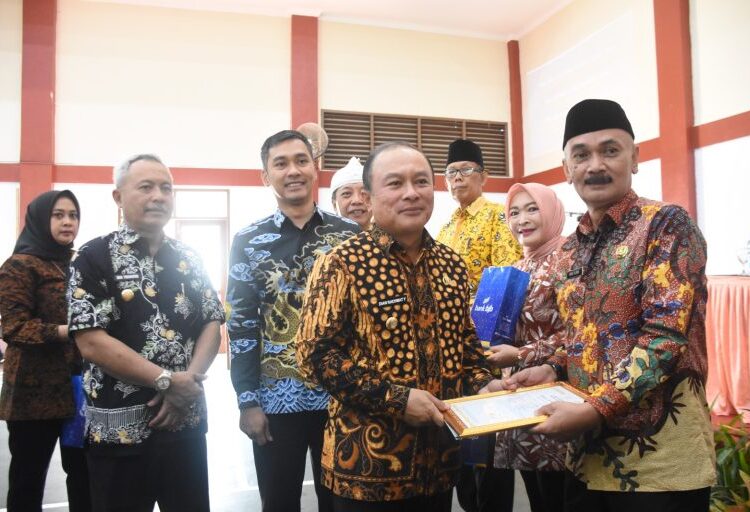 126 ASN Pemkab Kuningan Terima SK Pensiun, Ini Pesan Bupati