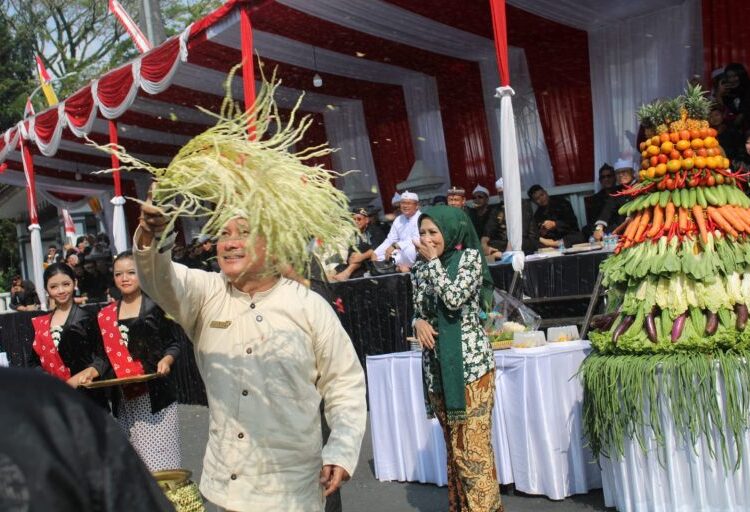 Tradisi Babarit Digelar Sambut Hari Jadi ke 527 Kuningan, Ini Maknanya