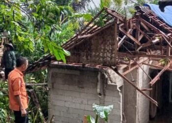 Angin Kencang Terjang Sejumlah Wilayah di Kuningan, Ratusan Rumah Alami Kerusakan
