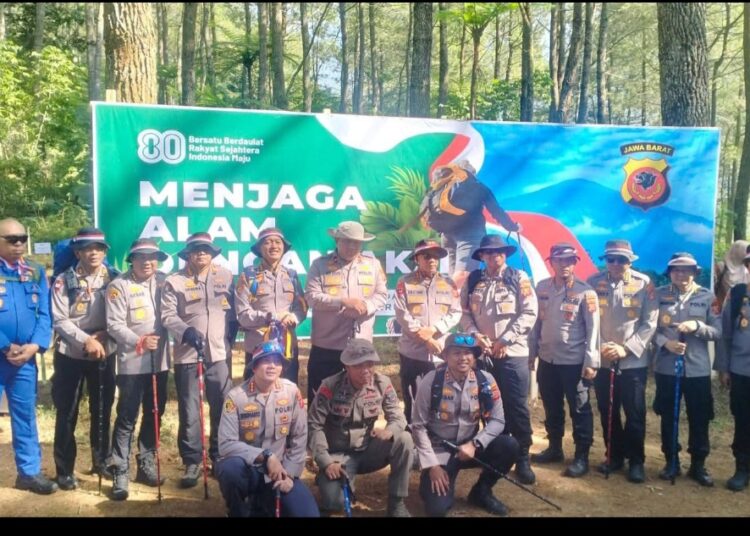 Kapolda Jabar Tanam 500 Pohon Endemik di Puncak Ciremai