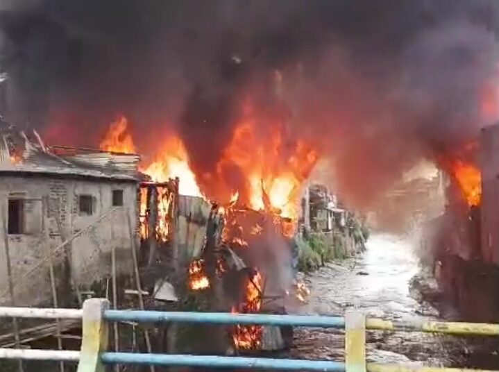 Kebakaran Melanda Sejumlah Bangunan di Kawasan Jalan Cilentah Kota Bandung, 21 KK Terdampak