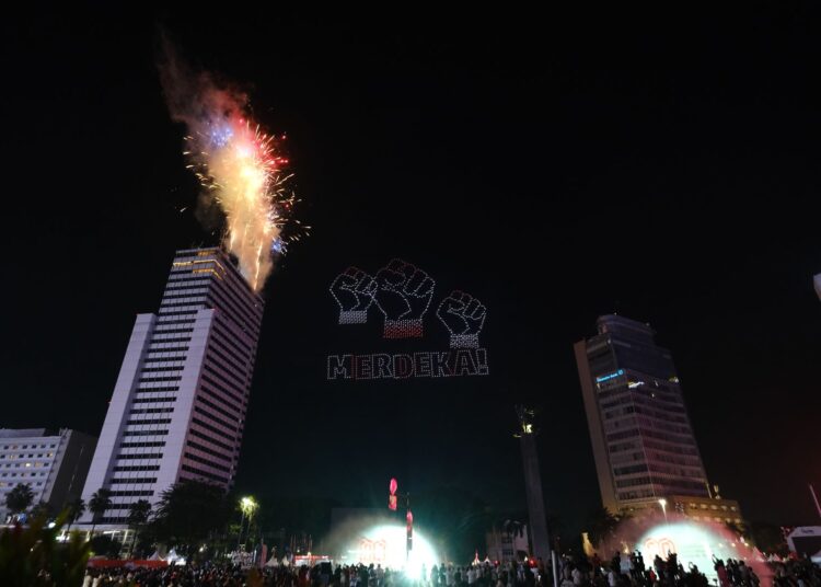 Puncak Karnaval HUT ke-80 RI: Formasi Drone Karya Anak Bangsa Jadi Daya Tarik