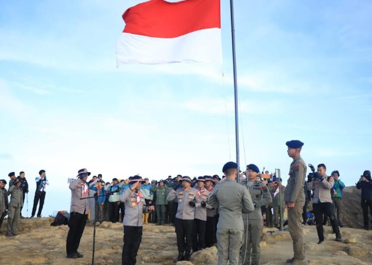 Kapolda Jabar Resmikan Shelter Pesat Gatra 93 di Gunung Ciremai