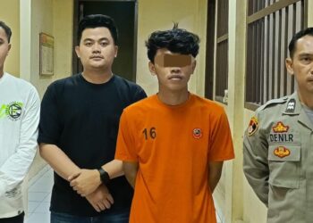 Lagi Naik Motor, Gadis Cantik Dibacok Kepalanya, Pelaku Kaget Dikira Korbannya Laki-laki, Maklum Lagi Teler Berat