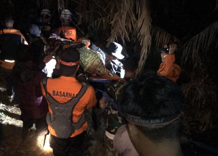 Dasep Hidayat Tewas Terjatuh di Gunung Cakrabuana Sumedang, Tim SAR Gabungan Lakukan  Evakuasi
