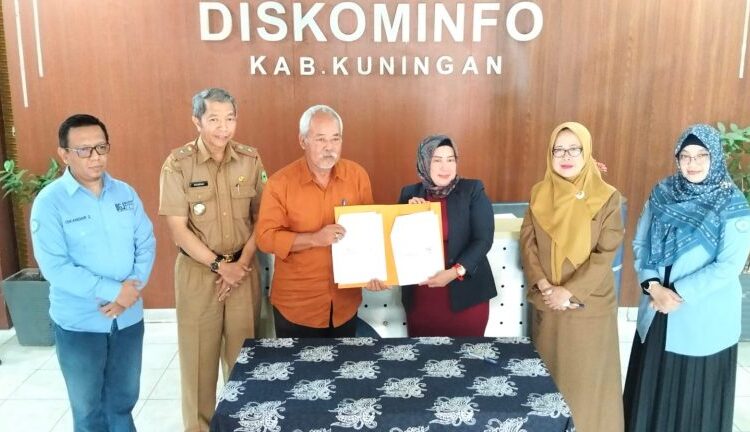 UGJ Cirebon Teken Kerjasama Dengan 6 Kepala Desa di Kuningan Kembangkan Website