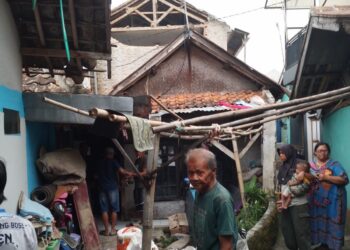 Angin Kencang Kembali Terjang Soreang, Dinding Rumah Bertingkat Roboh