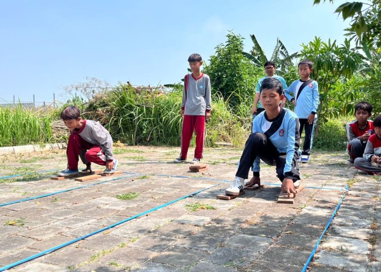 Seru..!!! Ratusan Anak-anak Ikuti Lomba Permainan Tradisional di Taman Cirebon Power