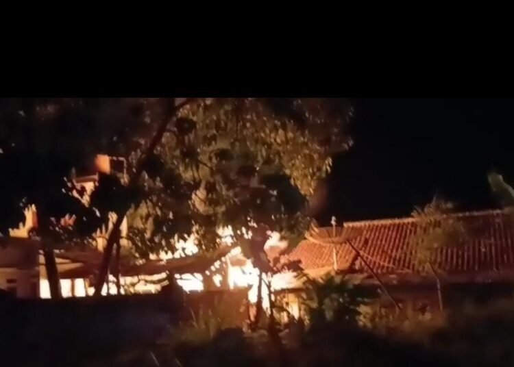 Rumah Karya di Desa Sukaratu Garut Terbakar, Polisi Lakukan Olah TKP, Ini Dugaan Penyebabnya