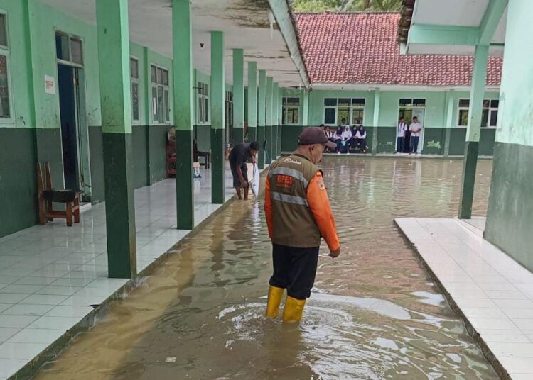 Banjir Rob Terjang Pesisir Tasikmalaya dan Pangandaran, Ratusan Rumah Terendam