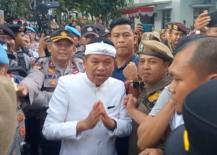 Ribuan Warga Kota Tasikmalaya Tumpah Ruah Sambut Kedatangan KDM