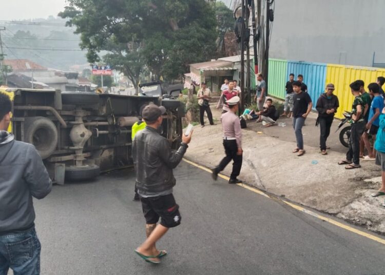Elf Terguling di Turunan Sekitar Jalan Cagak Nagreg, 3 Orang Luka, Ini Penyebabnya
