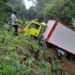 Mobil Boks Bermuatan Susu Masuk Jurang di Tugu Mulya Kuningan, Ini Kondisinya