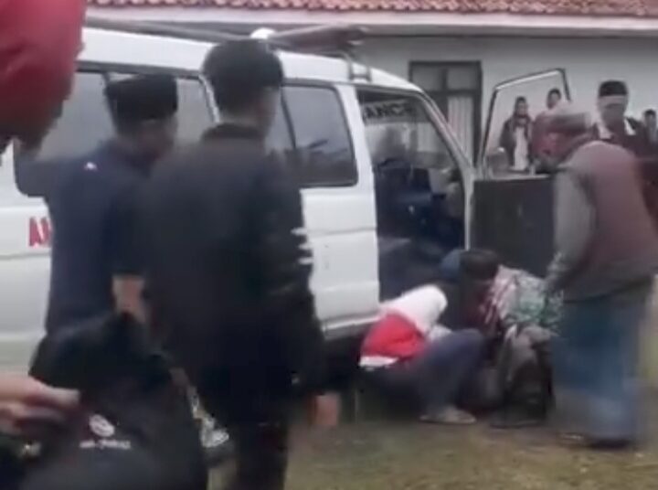 Viral, Sopir Ambulans Meninggal Mendadak Saat Antar Jenazah ke Ciamis
