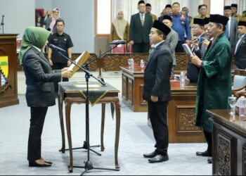Khoiril Anwar Resmi Gantikan Almarhumah Tiktik Kartika di DPRD Kabupaten Bandung