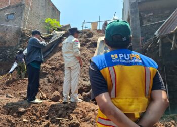 1 Rumah dan 1 Kandang Domba di Cileunyi Wetan Tertimpa Longsor,  2 Rumah Terancam