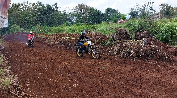 Keseruan Balap Motor Tua Buatan Eropa, Amerika dan Jepang di ‘Sirkuit Dadakan’ Kuningan