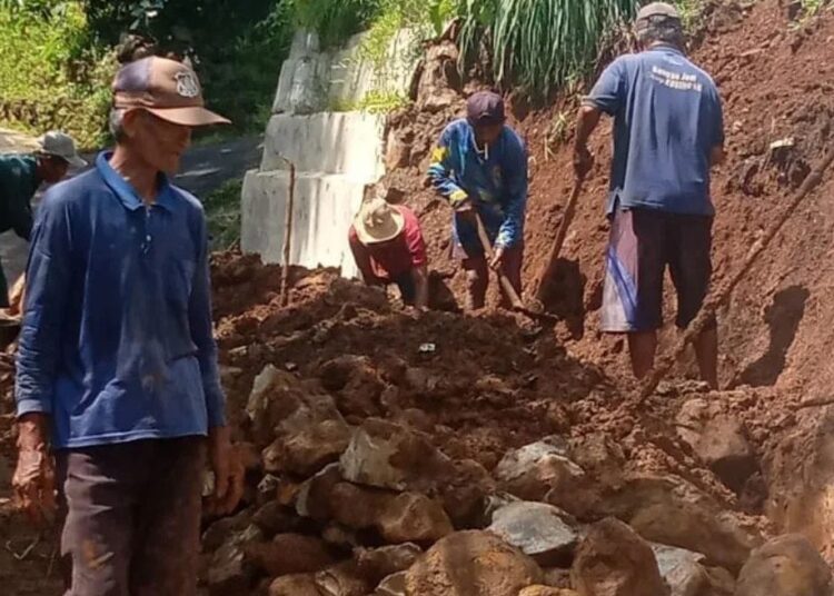 Hujan Lebat Sepanjang Malam, 8 Desa di 5 Kecamatan Dilanda Longsor
