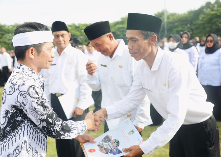 Bupati Purwakarta Lantik 4.408 Pegawai Pemerintah dengan Perjanjian Kerja (PPPK) Paruh Waktu