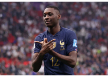 Cedera Rahang Paksa Kolo Muani Absen Lama, Tottenham Kehilangan Andalan di Lini Depan