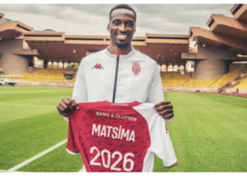 Augsburg Amankan Matsima di Tengah Krisis Lini Belakang