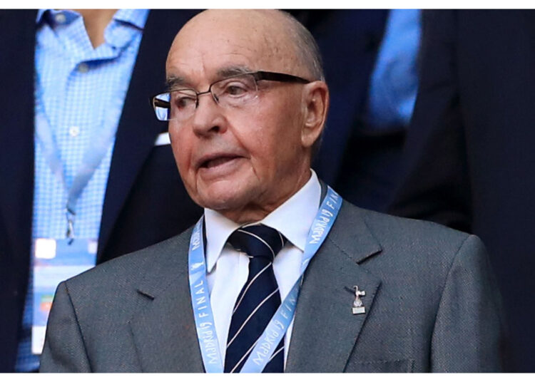 Diampuni Donald Trump, Joe Lewis Tegaskan Tak Akan Kembali Urus Tottenham Hotspurs