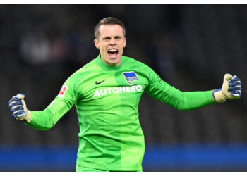 Alexander Schwolow Nikmati Angin Segar di Liga Skotlandia