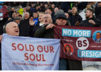 Aksi Duduk 40 Menit! Pendukung West Ham Desak Sullivan dan Brady Angkat Kaki