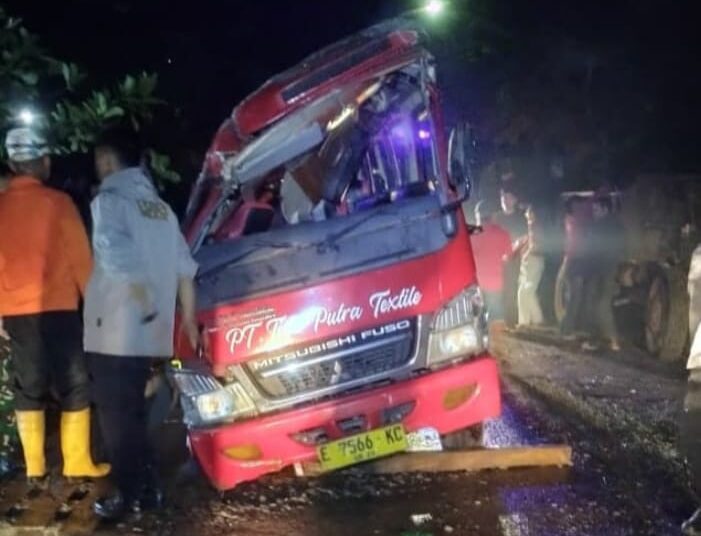 Elf Rombongan Peziarah Terguling di Tanjakan Cae Wado Sumedang, 3 Tewas, 17 Luka, Ini Kronologinya