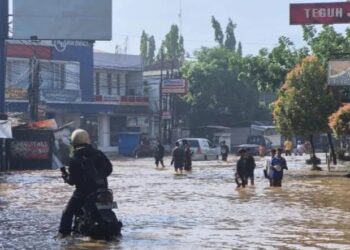 Lagi, Jalan Raya Dayeuhkolot Kembali Diterjang Banjir, Termasuk Permukiman Warga