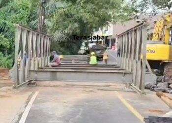 Jembatan Bailey Penghubung 3 Kabupaten Mulai di Pasang