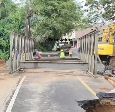 Jembatan Bailey Penghubung 3 Kabupaten Mulai di Pasang