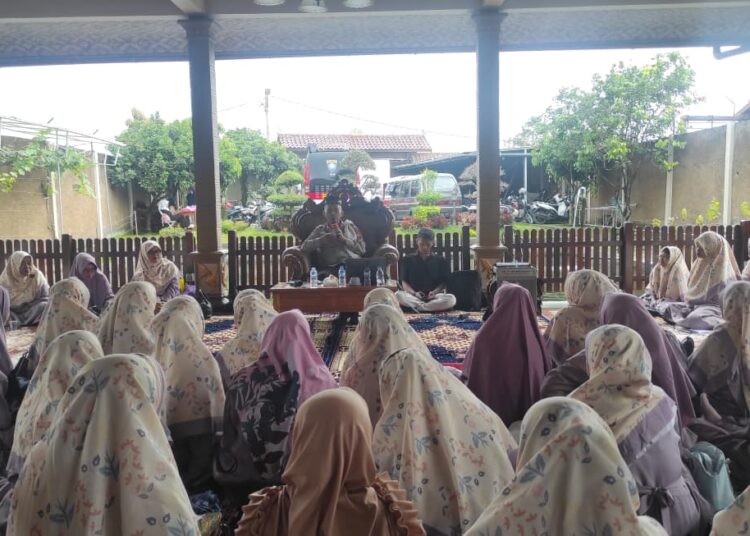 Perkuat Iman dan Wawasan Kebangsaan, Satbinmas Polres Garut Ajak Jemaah Pengajian Bulanan