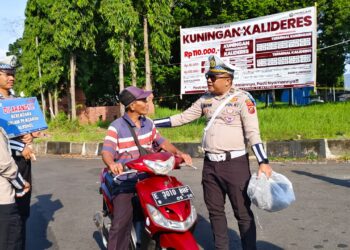 1.200 Motor Terjaring Operasi Zebra 2025, Satlantas Bagikan Helm Standar SNI