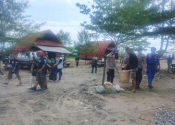 Sambut HUT Polairud ke-75, Satpolairud Polres Garut Gelar Aksi Bersih-bersih Pantai Karang Modang