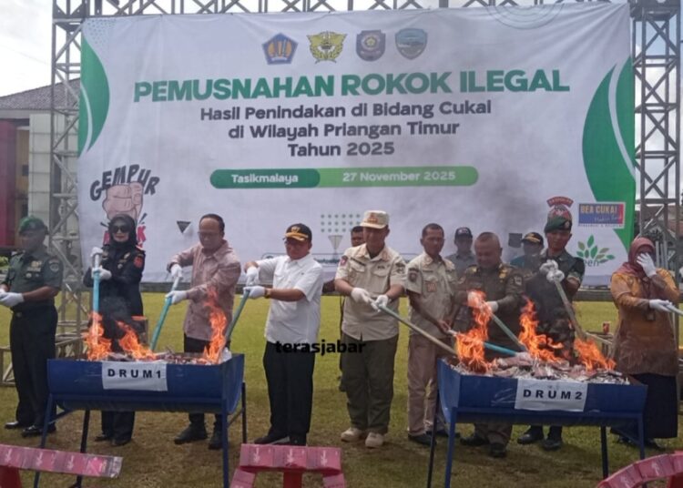 5,5 Juta Batang Rokok Ilegal Hasil Tangkapan Bea Cukai Dimusnahkan di Tasikmalaya