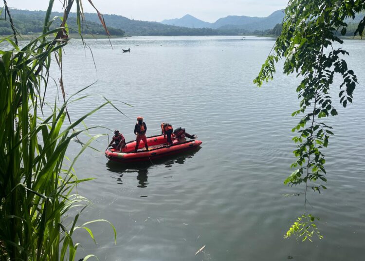 Seorang Pemuda Diduga Tenggelam, Tim SAR Telusuri Danau Jatiluhur