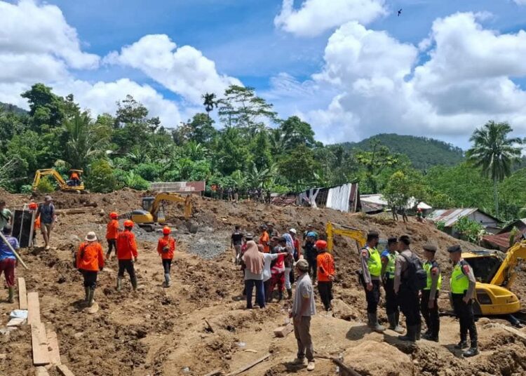SAR Temukan 3 Orang Tewas Tertimbun Longsor Pandanarum, 25 Orang lainnya Masih Dicari