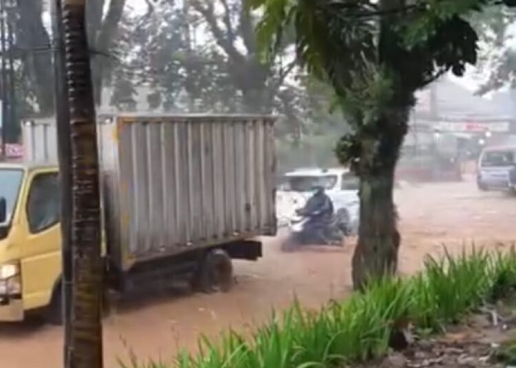 Lagi, Banjir Terjang Sejumlah Titik di Kab. Bandung, Sejumlah Jalan Utama Terendam