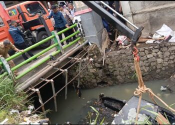 Dua Mobil yang Terseret Arus Banjir di Margaasih Sudah Dievakuasi